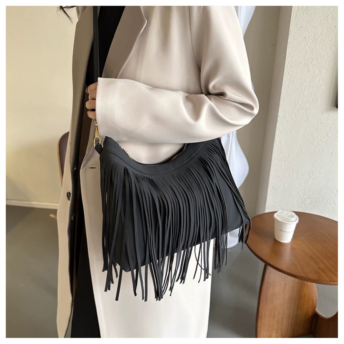 New Vintage Tassels Crossbody Bags for Women Large Capacity Casual Shoulder Bag Travel Ladies Handbags Simple Casual Hobo Bag