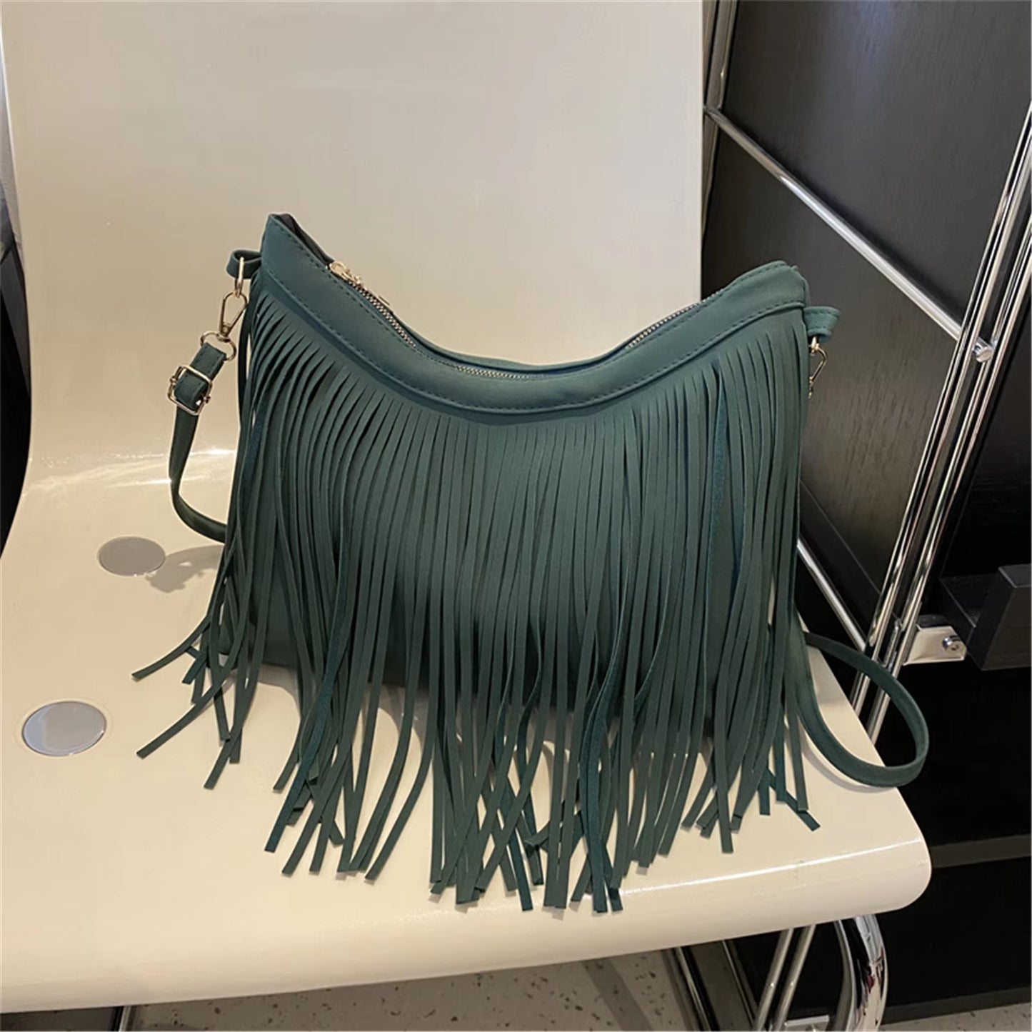 New Vintage Tassels Crossbody Bags for Women Large Capacity Casual Shoulder Bag Travel Ladies Handbags Simple Casual Hobo Bag