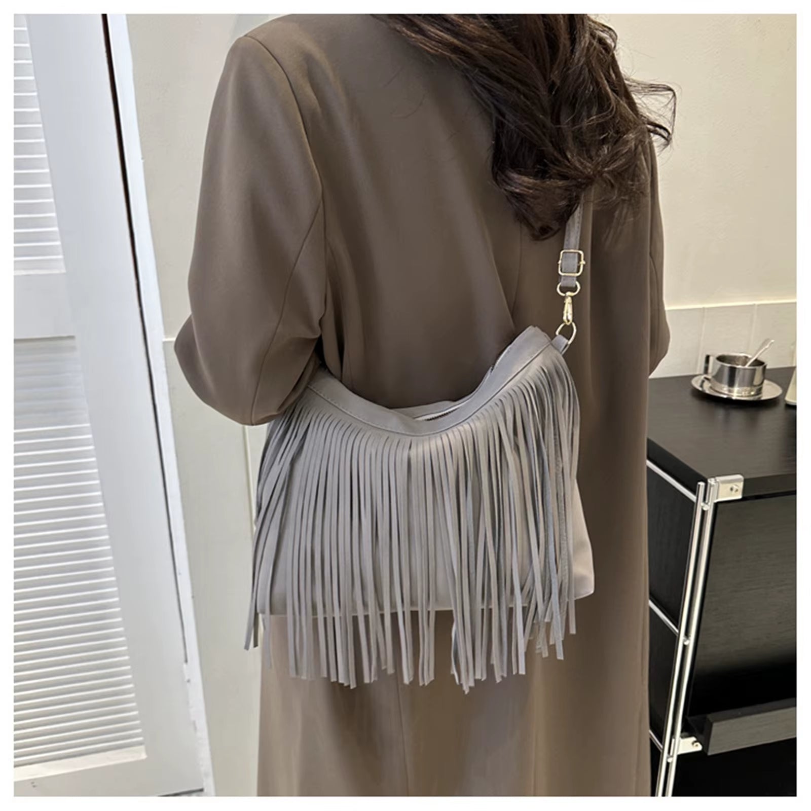 New Vintage Tassels Crossbody Bags for Women Large Capacity Casual Shoulder Bag Travel Ladies Handbags Simple Casual Hobo Bag